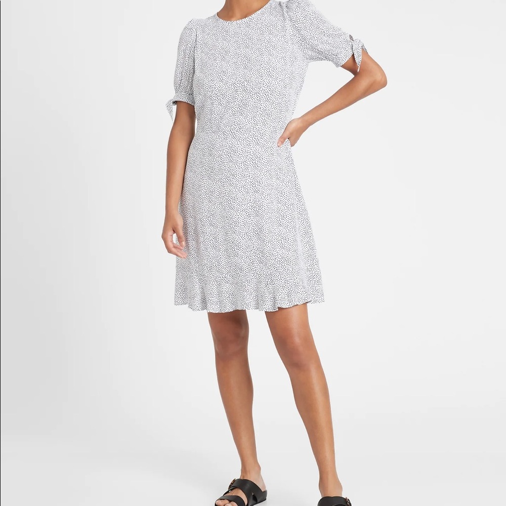 NWT Banana Republic ECOVERO™‎ Puff-Sleeve Dress White Dot Size 10 $130 NEW